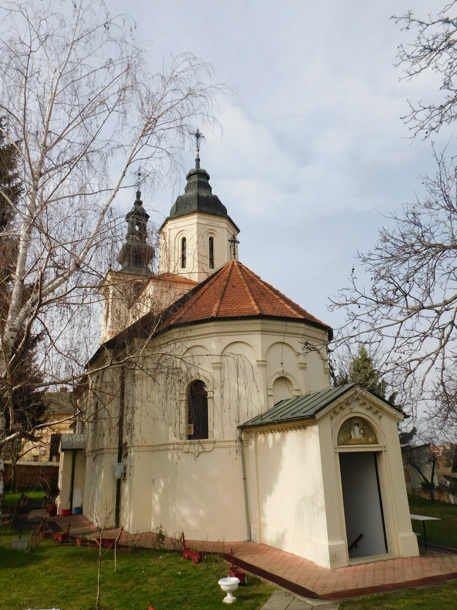 Скромная маленькая церквушка