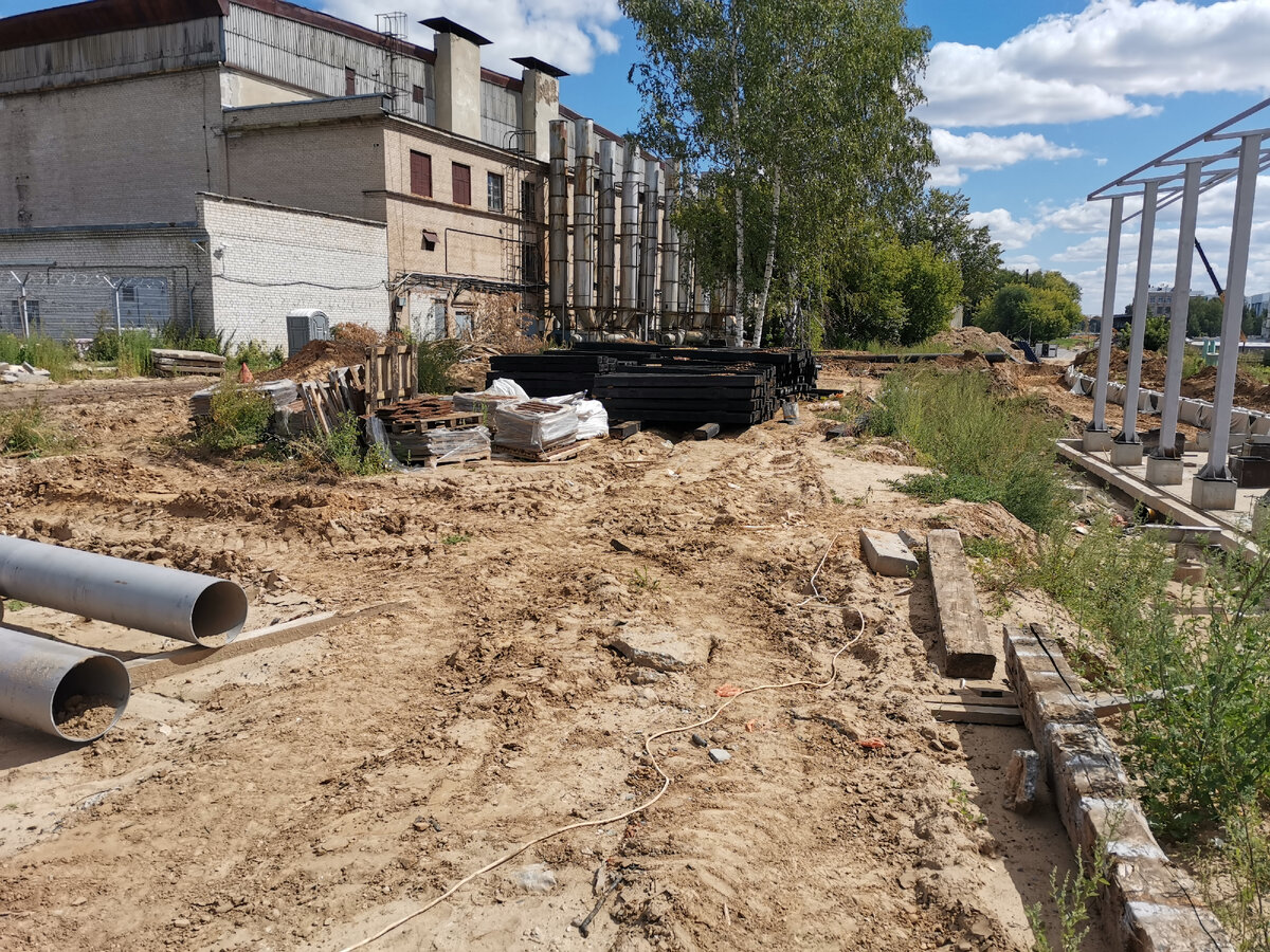 Стройка есть стройка. Она везде одинаковая, хоть в Москве, хоть в регионах. Только деньги совсем другие. 