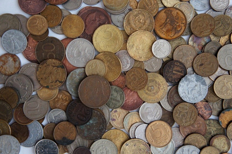 https://cdn.pixabay.com/photo/2015/02/26/18/06/coins-650780_960_720.jpg