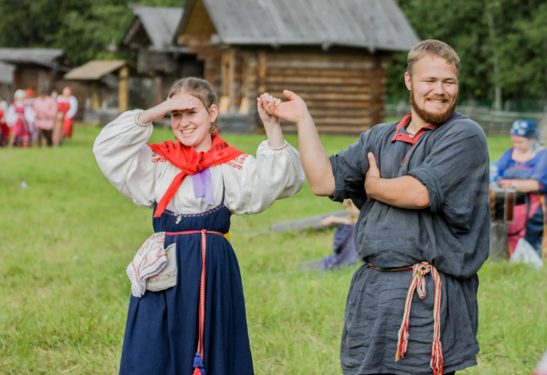 Заметка деревня. Фольклорный ансамбль Семенково Вологодская. Фестиваль фольклора. Фестиваль в деревне.