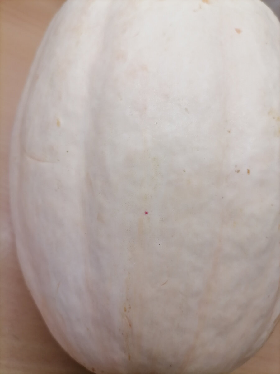 Плоды красивые нежно-персикового оттенка с выраженными ребрами.