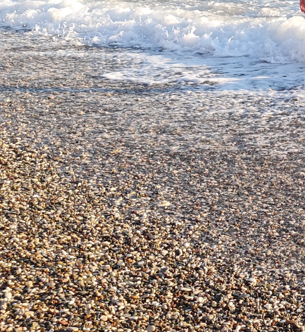 Галечный пляж