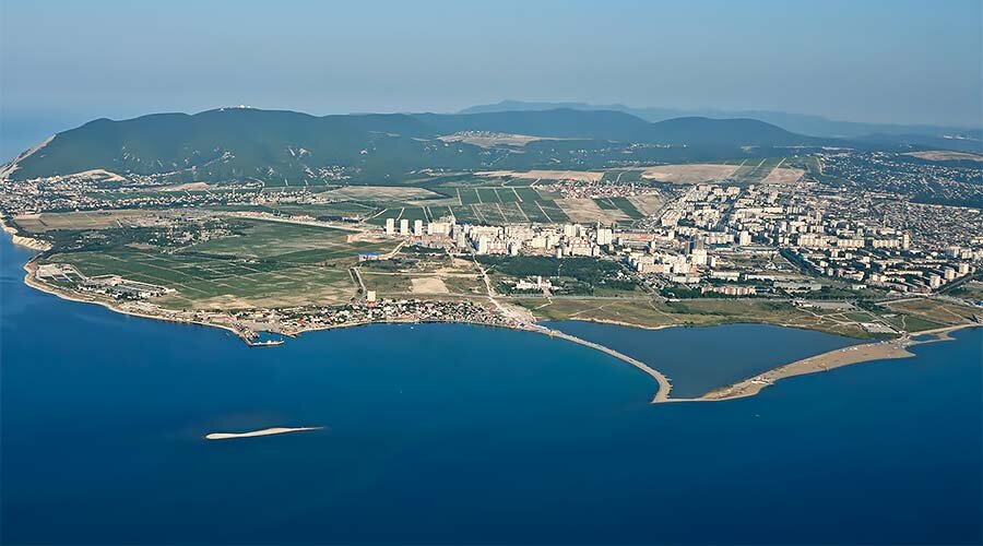 Южный район г. Новороссийска, вид с моря (фото взято из интернета)