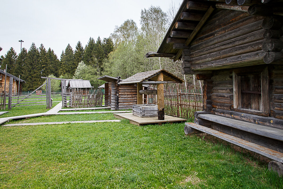 "Семёнково" — это две церквушки, усадьба, 14 крестьянских домов и 17 хозпостроек