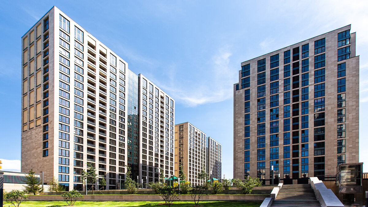 Жилой комплекс RedSide расположен на улице Сергея Макеева