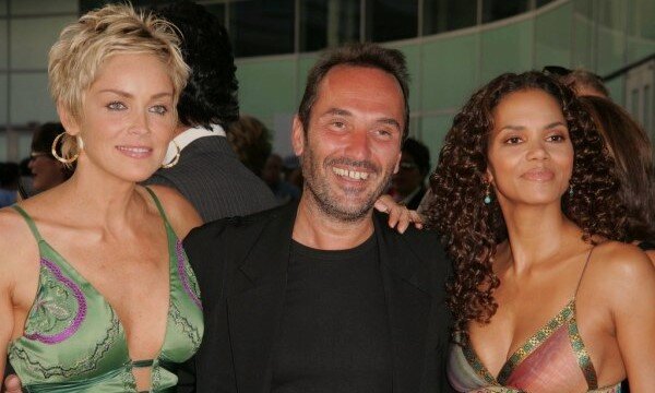 Питоф и его довольные фанатки