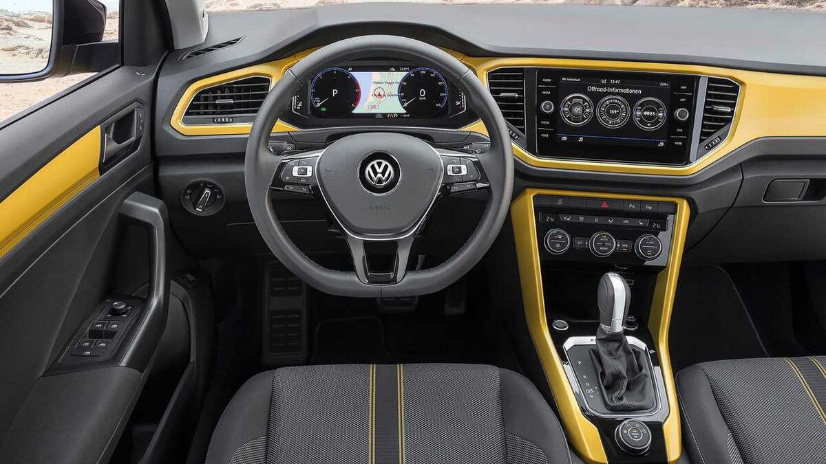 Volkswagen T-Roc образца 2017 года