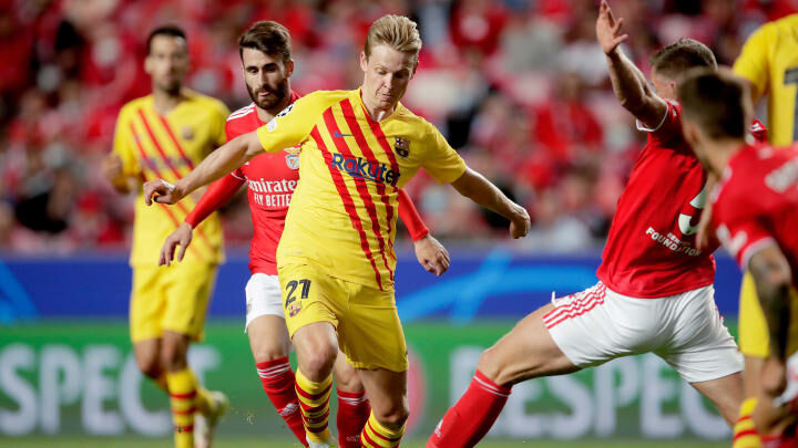 Кадр с матча Барселона - Бенфика