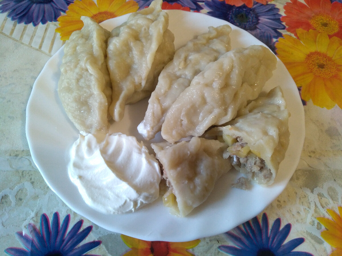 Вареники с рубленой картошкой и квашеной капустой. 