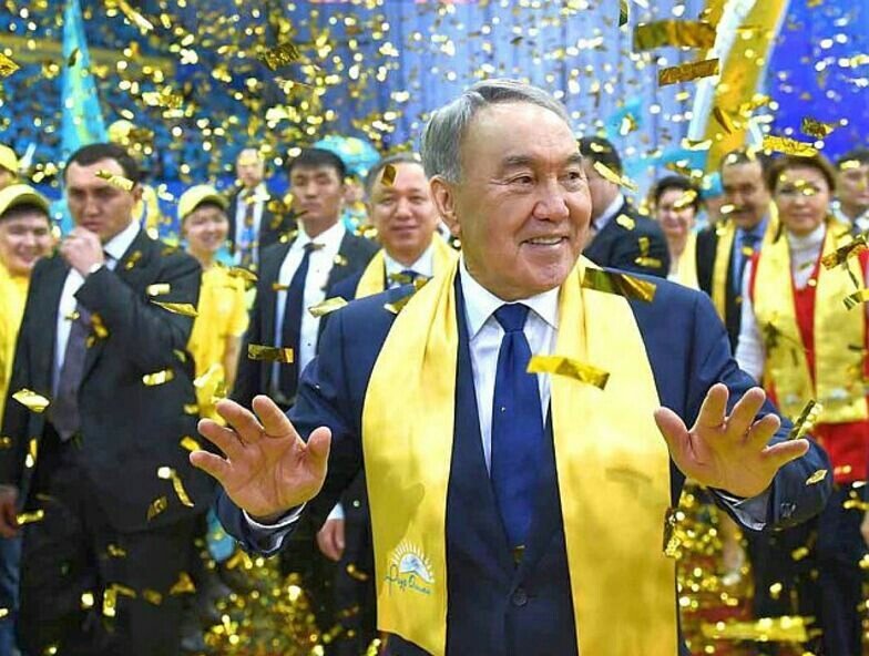 Лидер нации Назарбаев.