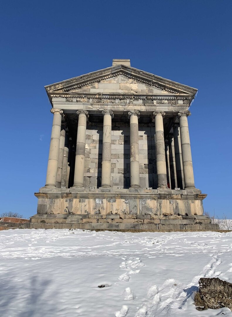 Храм Гарни. Ожидание