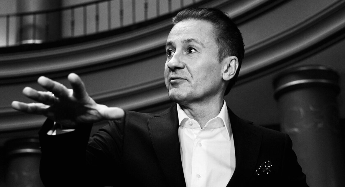 Олег Меньшиков