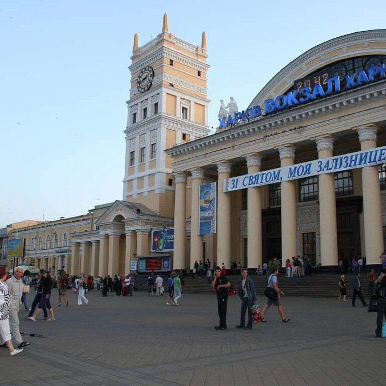 Внутреннее убранство вокзала осталось со времен Советского союза. Фотографии авторские.