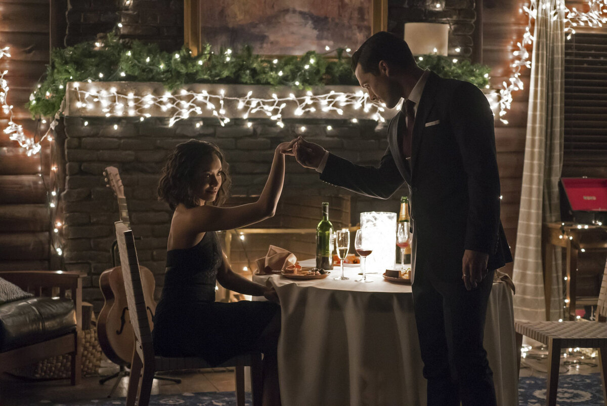 Моя любимая пара - Бонни и Энзо, жаль, что им не дали хороший конец...