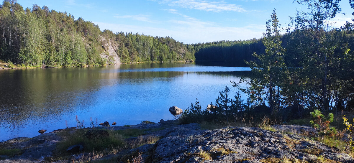 Реликтовое озеро Марёс, возникло в результате таяния древнего горного ледника. Из этого озера качают питьевую воду для всего ПГТ Умба. На берегах этого озера запрещено разводить огонь, пасти скот, ловить и чистить рыбу.