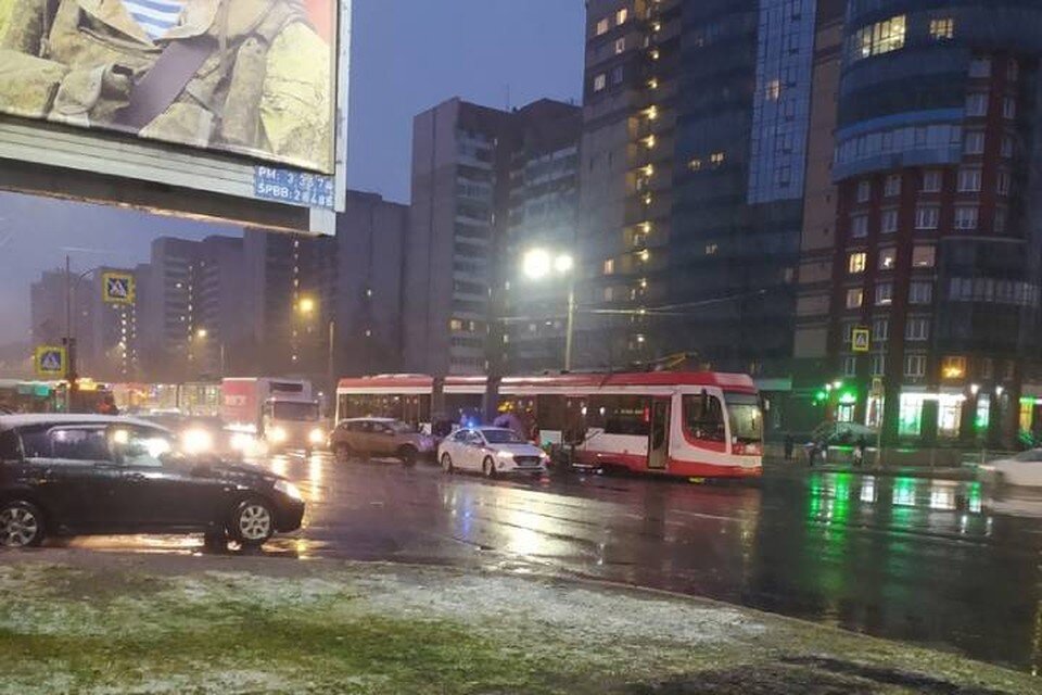     Аварии в Петербурге на каждом шагу  СОЦСЕТИ