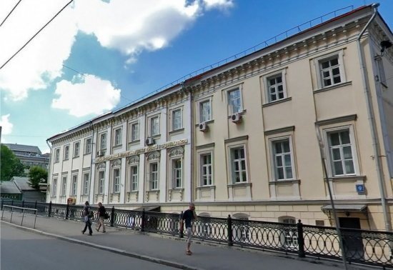 Даже не верится.что этому  дому больше 200 лет