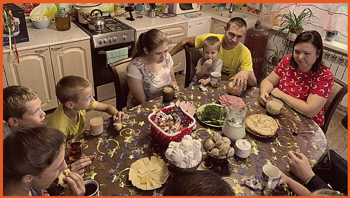 Родители и дети. Семья с малышом. Работа многодетным матерям. Работа многодетным матерям. Пенсия многодетной матери.