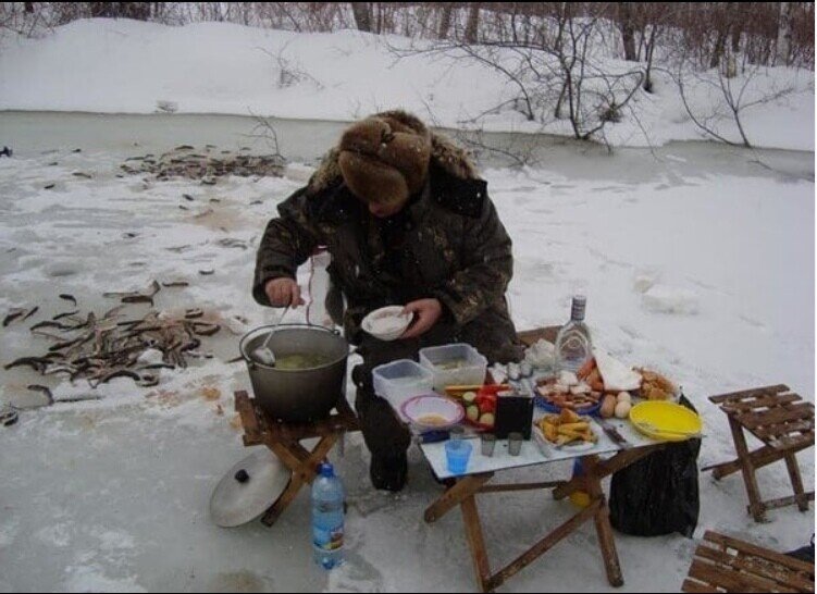 Вкуснейшая зимняя уха на костре в походных условиях