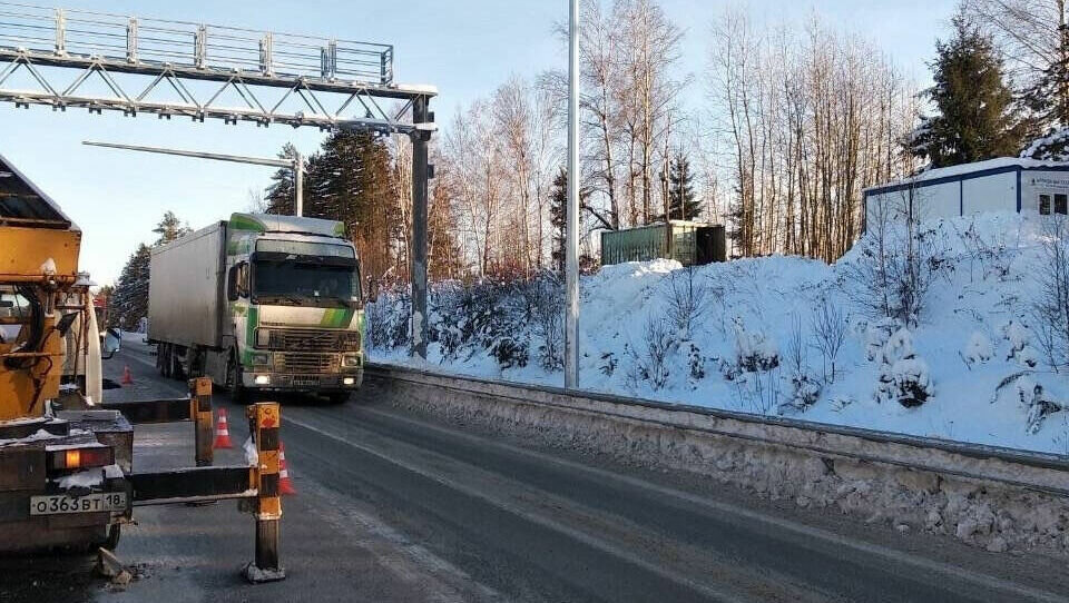     В Удмуртии на участке автодороги Ижевск - Воткинск с 18 декабря введут реверсивное движение со светофорным регулированием. Об этом сообщила пресс-служба миндортранса региона.