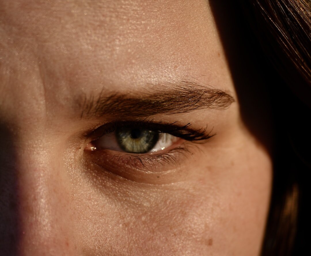 Почему мы завидуем и осуждаем