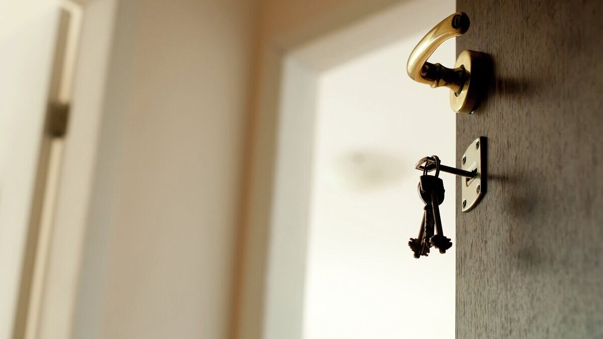    Ключ в замочной скважине© Fotolia / Deyan Georgiev