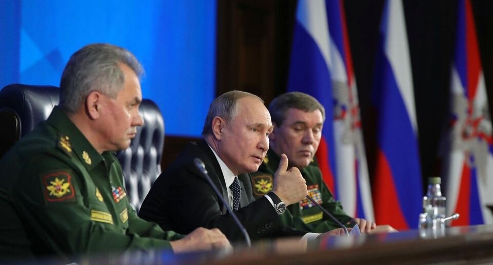     Президент России Владимир Путин провел расширенное заседание коллегии Минобороны.