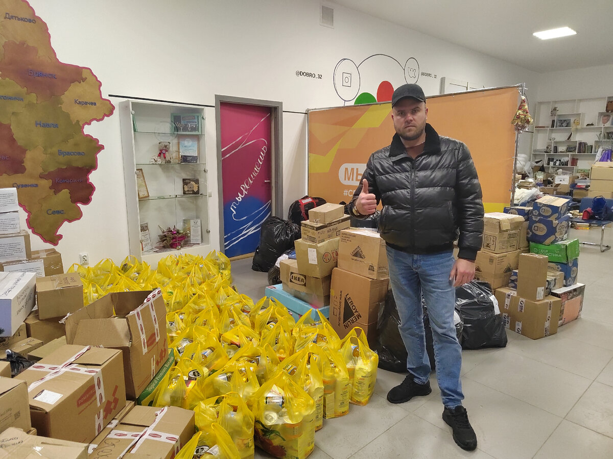 Передано Рудаковым Александром в штаб гуманитарной помощи города Брянска , в дом волонтера на ул. Фокина 31, 50 продуктовых наборов, для нуждающихся жителей Донбасса, общим весом 500 килограмм