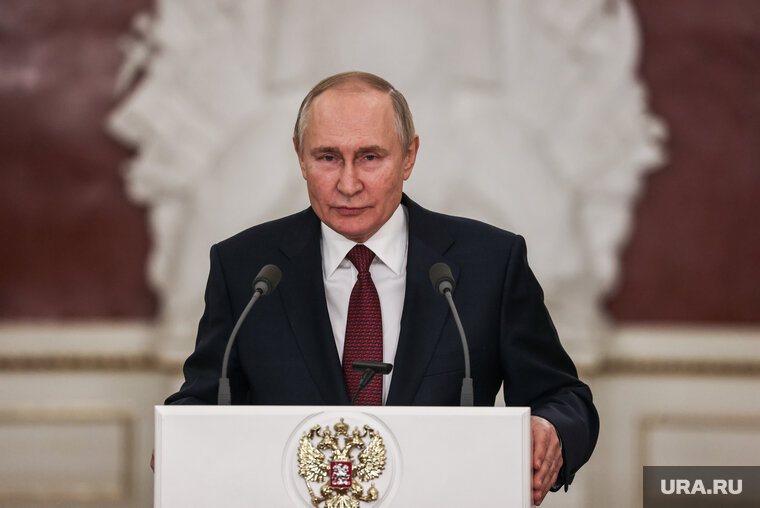    Тони Блэр отмечал, что Владимиру Путину нужно было предоставить место за международным «верхним столом»