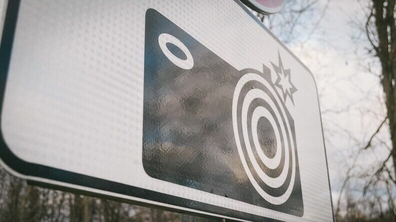     Также увеличится стоимость полисов для молодых и аварийных водителей, сообщают СМИ.