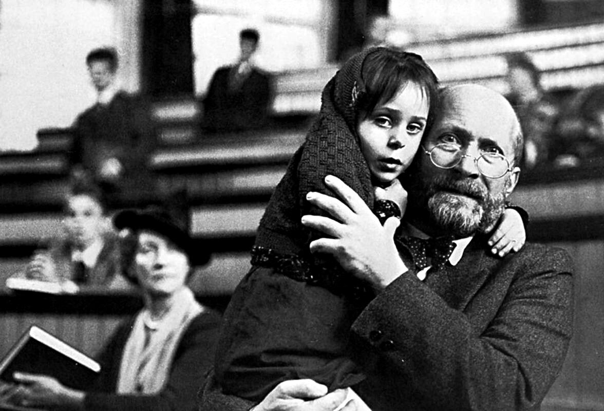 памятник детям блокадного ленинграда в санкт-петербурге цветок жизни. жизнь во имя детей. жизнь во имя детей. картины с детьми. патриотическая акция «во имя жизни».