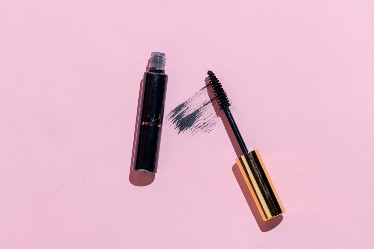     Минус 5 лет одним махом: эта хитрая техника нанесия туши сделает тебя моложе и стройнее