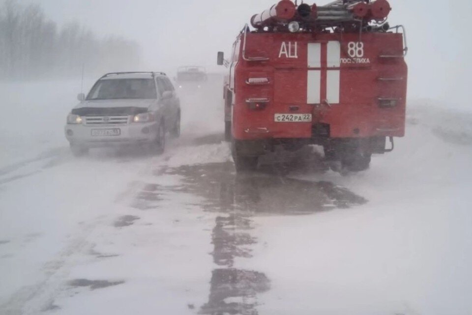     Ранее в Алтайском крае перекрыли еще три дорожных участка  пресс-службы ГУ МЧС по Алтайскому краю