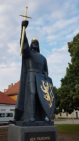 Статуя Пршемысла Отакара II в австрийском городе Мархег