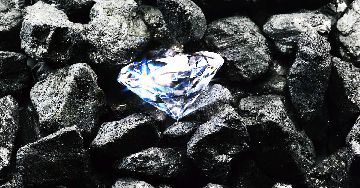 Каменный уголь и алмаз. Уголь графит Алмаз. Алмаз из графита. Алмаз Горная порода.