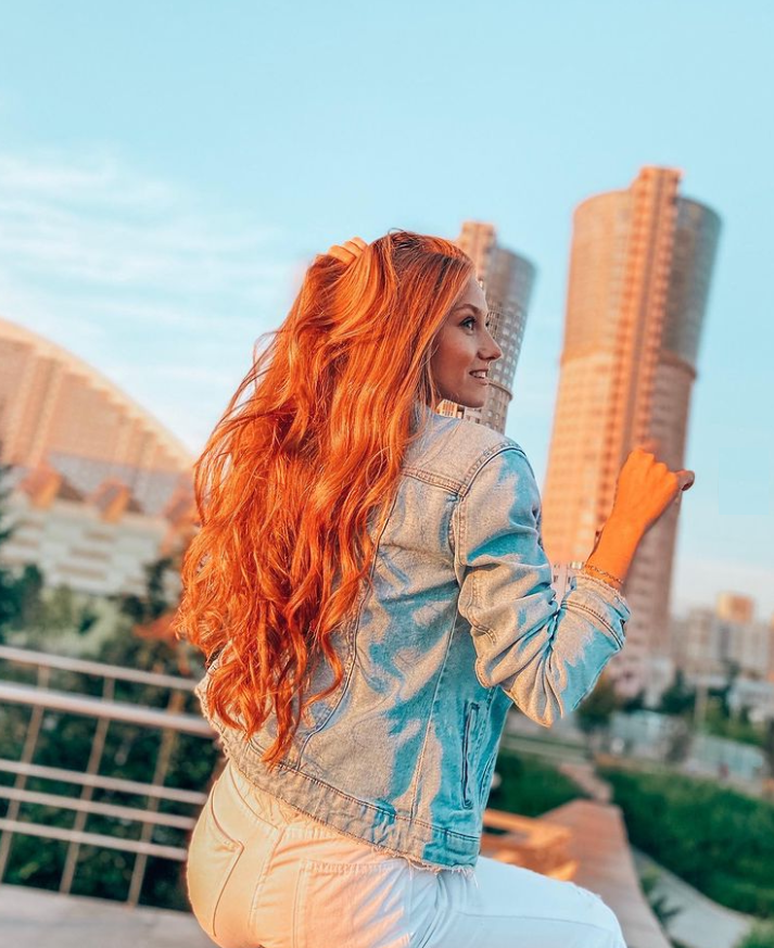 Закат нежно подчёркивает цвет волос