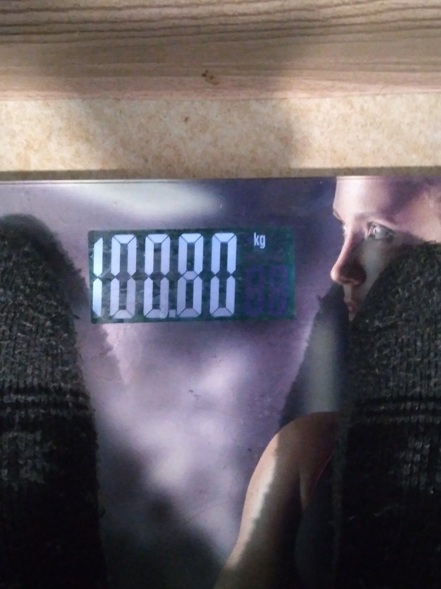 На данный момент мой вес составляет 100 кг. при росте 173см. Объём талии 115см. Вес лишнего жира около 25кг. Это вторая степень ожирения