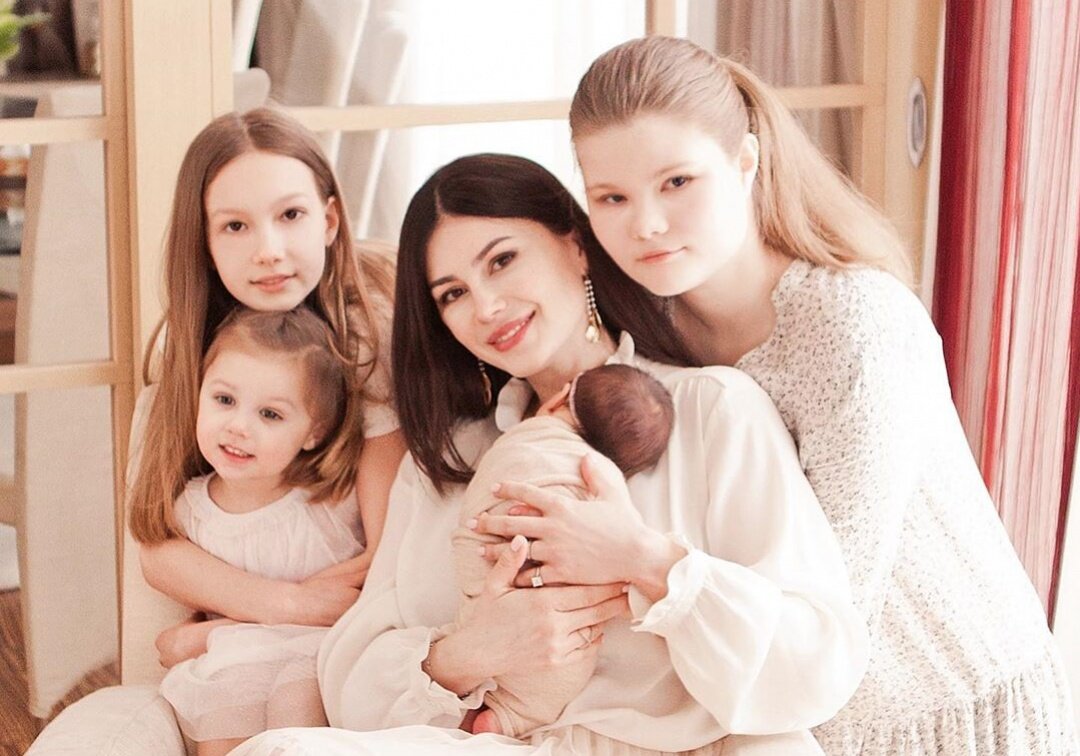 Радостное событие в семье Ольги Кабо Взгляд на "Зазеркалье" Дзен