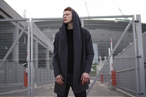 Фото Яндекс Картинки.   Толстовка-мантия с капюшоном.