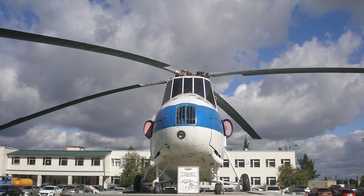 символ эпохи местных воздушных линий (МВЛ) вертолёт Ми-4 