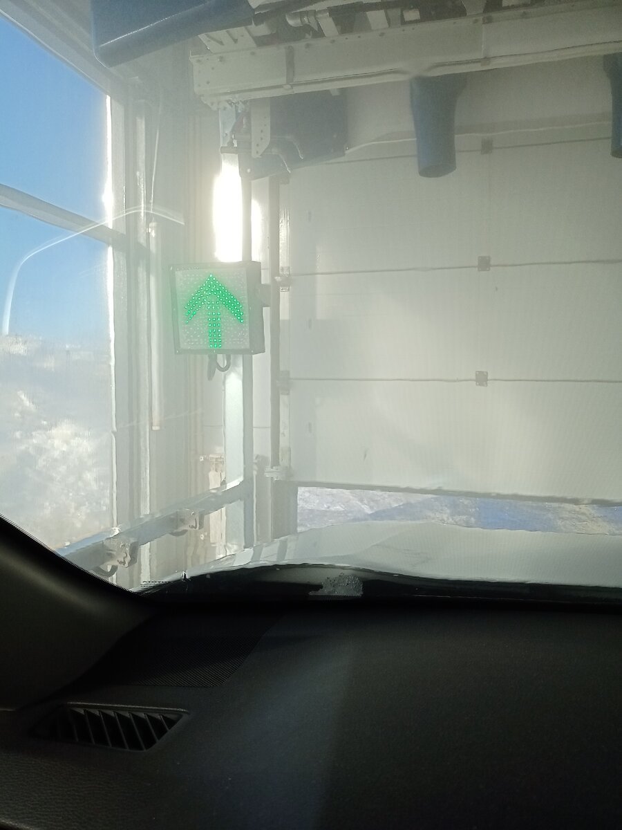 Заехал на "Робот-автомойку", машина "помылась" менее, чем за 5 минут ...