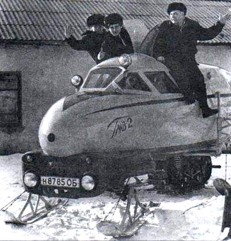 Конструктор со своим детищем. Фото modelist-konstruktor.com
