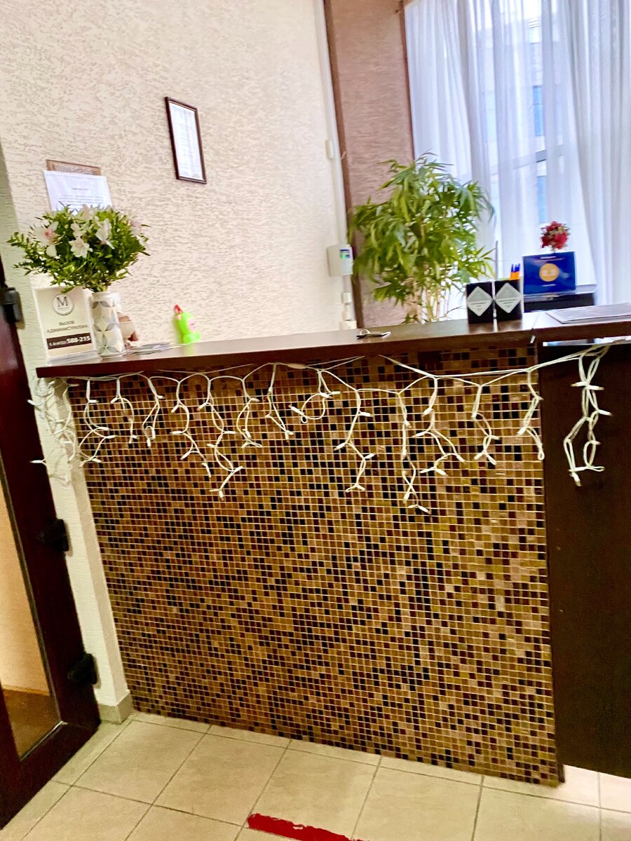 Как всегда за стойкой никого.