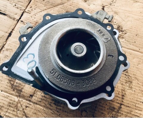 Особенности замены помпы на Мане с выездом