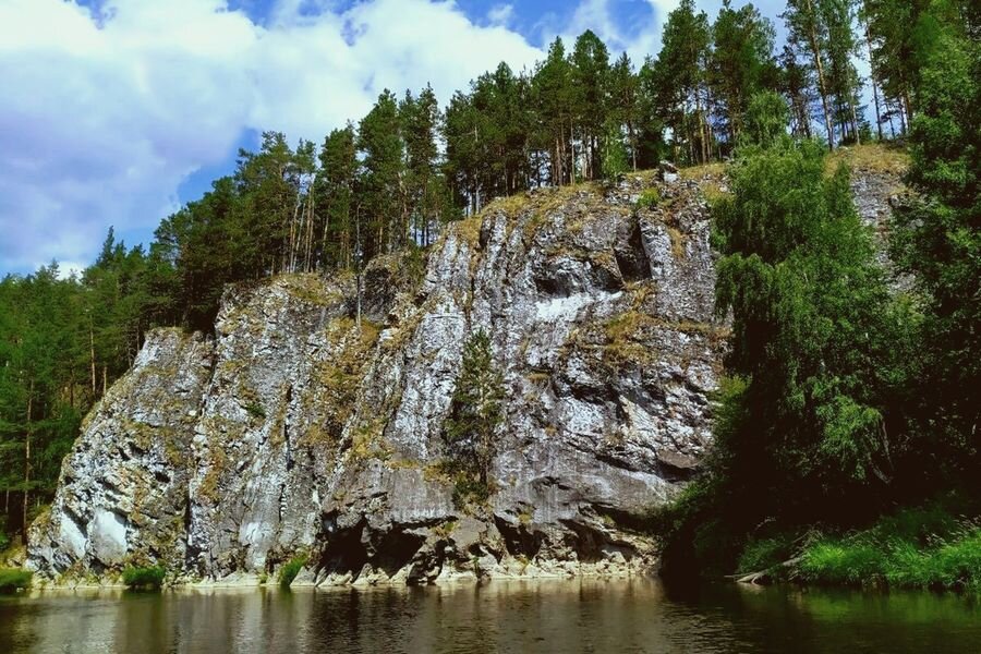 Ардыбаш в сибири золото. Камень Сибирский Чусовая. Река Чусовая камни легенды. Камень Сибирский Чусовая 32 км. Валуны Сибирь.