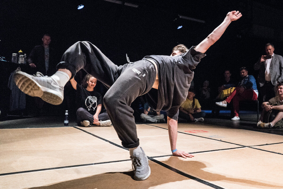 Песню break dance. Известные танцоры. Мастер класс по брейк дансу. Хип хоп. Брейк данс дети.