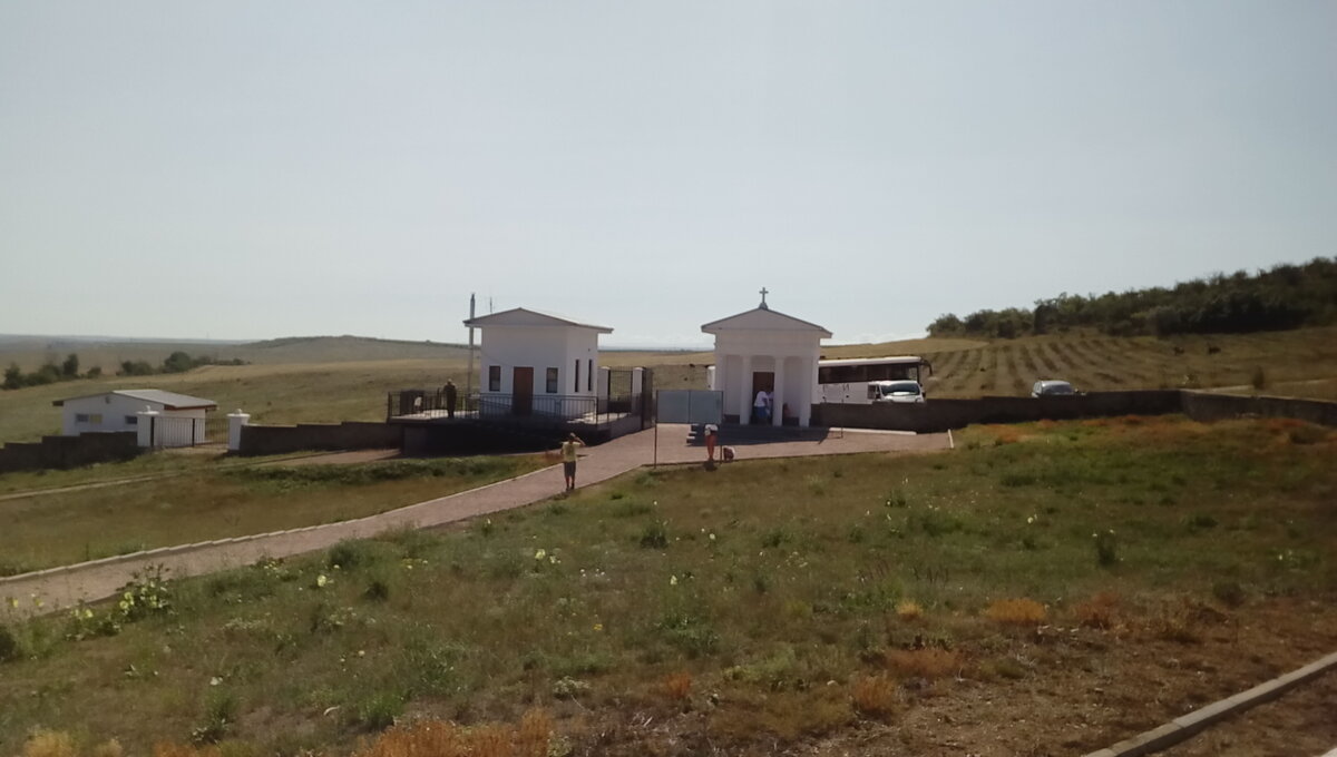 Домик смотрителя и часовня во имя Рождества Богородицы