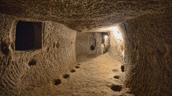 При мужчина обнаружил сеть подземных тоннелей, построенных когда человечества ещё не существовало, строительстве дома.