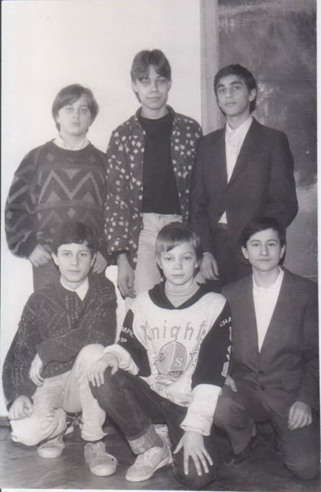 Школьник 90е. Студенты 90-х. Школьники девяностых. Школы в 90 ые годы. Школьники 80х.