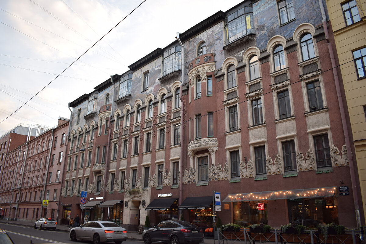 Дом с мозаикой на Петроградской стороне